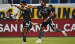 Galaxy cruise to 4-1 win over Timbers